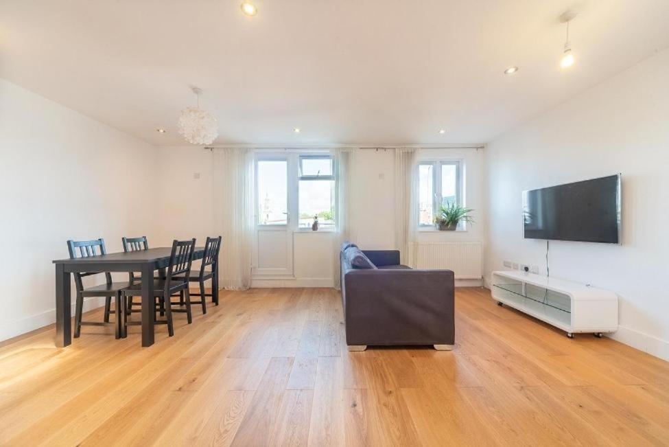 Lovely Penthouse Near Canary Wharf ロンドン エクステリア 写真