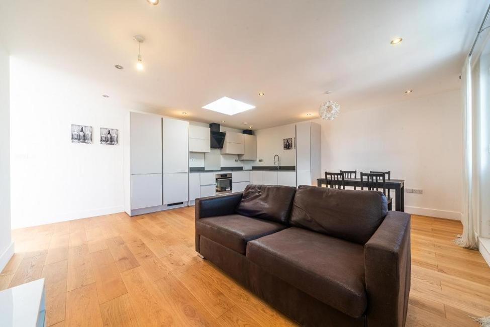 Lovely Penthouse Near Canary Wharf ロンドン エクステリア 写真