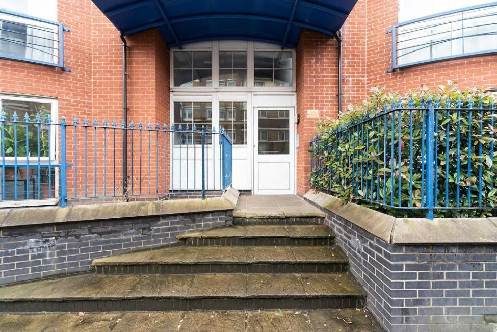Lovely Penthouse Near Canary Wharf ロンドン エクステリア 写真