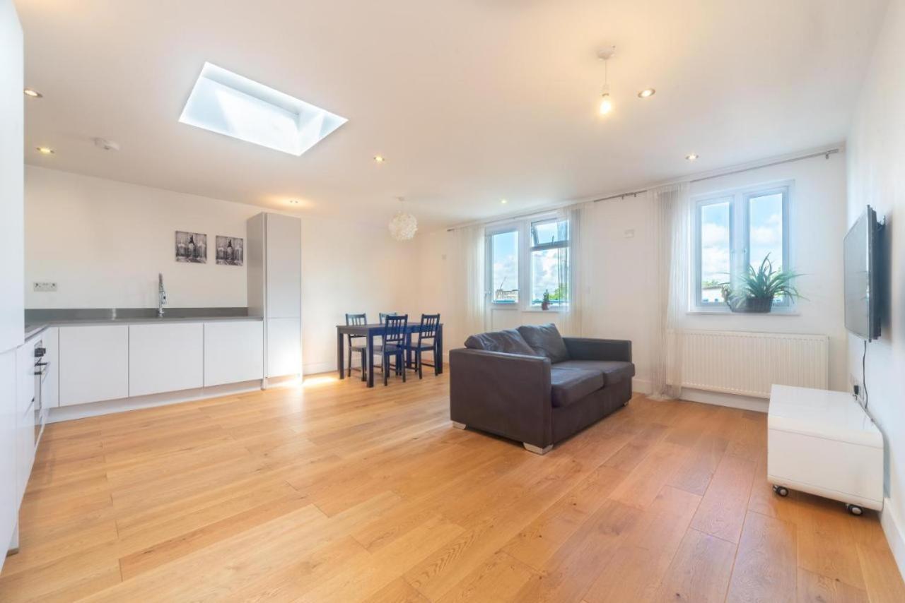 Lovely Penthouse Near Canary Wharf ロンドン エクステリア 写真