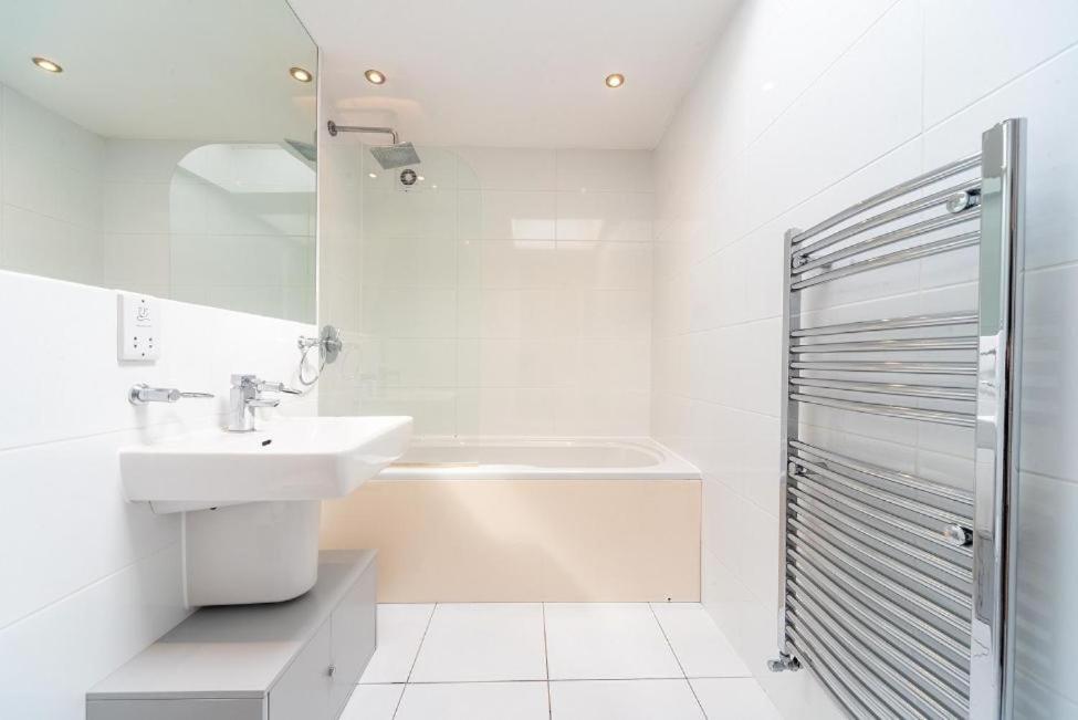 Lovely Penthouse Near Canary Wharf ロンドン エクステリア 写真