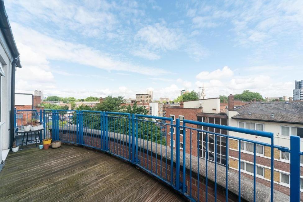 Lovely Penthouse Near Canary Wharf ロンドン エクステリア 写真
